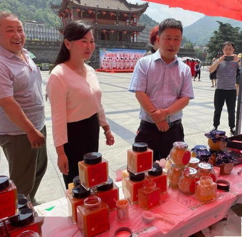 巾幗青年齊發(fā)力，消費(fèi)扶貧促振興——略陽縣2020年農(nóng)副產(chǎn)品展銷活動(dòng)紀(jì)實(shí)